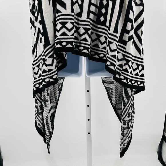 Questions Black White Aztec Sleeveless Open Front Hi Lo Hem Sweater Cardigan 1X - Picture 7 of 12